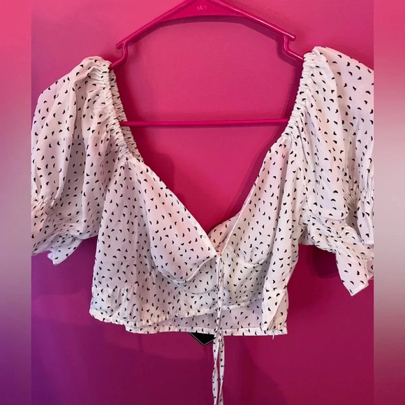 Off shoulder crop. - Picture 1 of 5